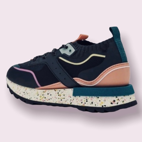 Zara Kids Multi-Pieced Sock style Sneakers. EU32. US1 - Picture 3 of 9